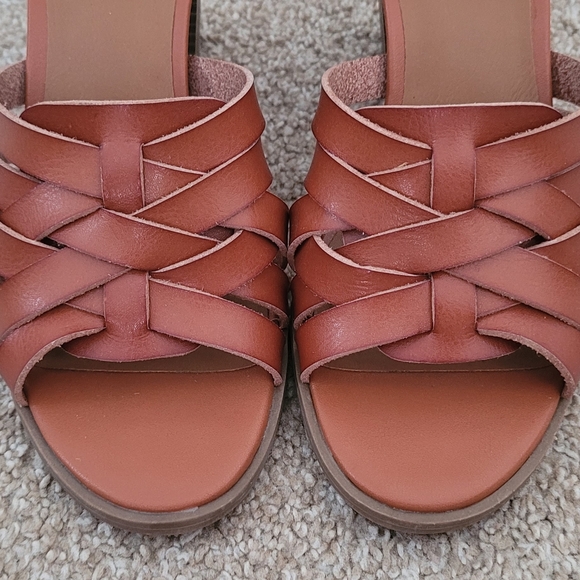Universal Thread heeled wowen sandals - Picture 3 of 8
